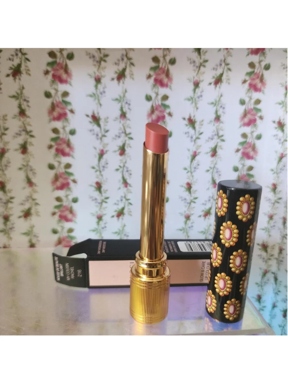 GUCCI golden parcel lipstick in shade 216 #lipstick #luxury